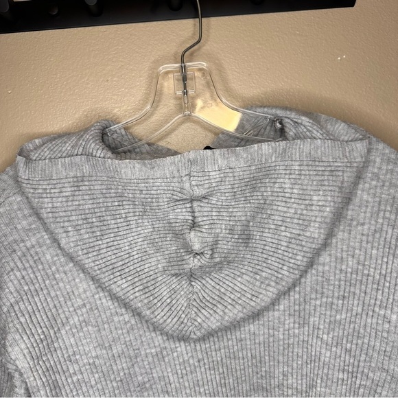 Pink Rose Women’s Cropped Ribbed Hooded Long Sleeve Sweater Size Medium Gray - Picture 6 of 6